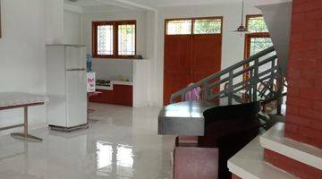 ruang makan rumah villa  asri & sejuk