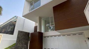 Gambar 1 Modern Glass House Fasilitas Swimpool di Pondok Indah