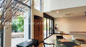 Gambar 2 Brand Newly Renovated House Best Location Area Darmawangsa