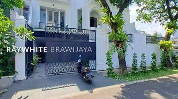 Gambar 3 Brand New House American Classic Design Kebayoran Baru Area