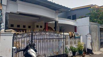 tampak depan rumah besar mewah murah siap