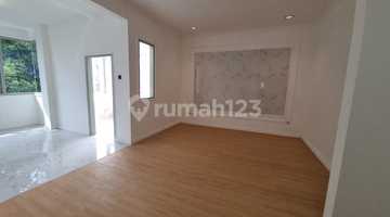 kamar tidur rumah mewah di setiabudi regency