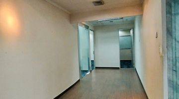 Gambar 4 Office Furnished, Posisi Lift Exposure. Ex Lawfirm.Gedung Bebas Ganjil Genap. 