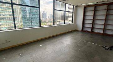 Gambar 3 Kantor Semi Furnished. Depan Gedungnya STA MRT. Bebas Ganjil Genap.