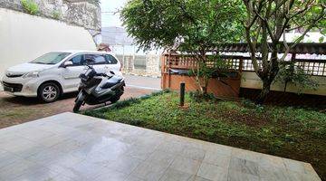 tampak depan rumah kemang bebas banjir