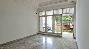 ruang tamu rumah kemang bebas banjir