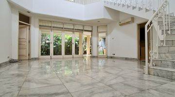 ruang keluarga rumah kemang bebas banjir