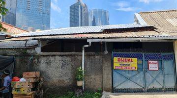 tampak depan rumah di karet kuningan cocok