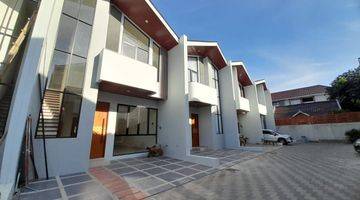 Gambar 3 Townhouse Mewah Carport 2 Mobil. 5 Menit Tol Brigif