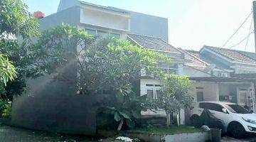 tampak depan dijual rumah hook siap huni