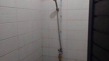 kamar mandi dijual rumah di komplek griya
