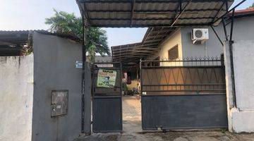 Gambar 4 Rumah Kontrakan Pinggir Jalan Tanah Kusir