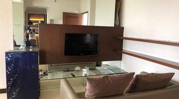 ruang keluarga apartemen cantik furnish mediterania boulevard