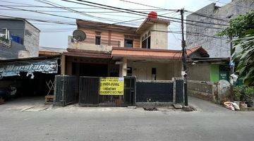 tampak depan rumah hoek pinggir jalan arus