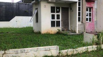 Gambar 1 Rumah Hoek, Halaman Luas di Cibubur Country