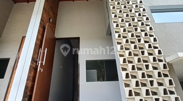 tampak depan rumah cantik asri nyaman strategis