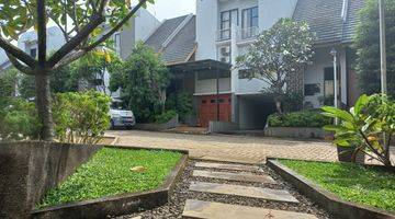 tampak depan rumah cantik asri nyaman strategis