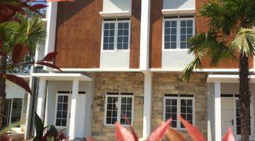 tampak depan rumah villa siap huni dekat