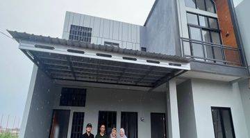 Gambar 3 Rumah 2 Lantai Di Banguntapan, Carport 2 Mobil