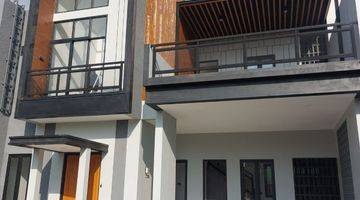 Gambar 1 Rumah 2 Lantai Scandinavian, Carport 2 Mobil Dan Balkon Mewah 