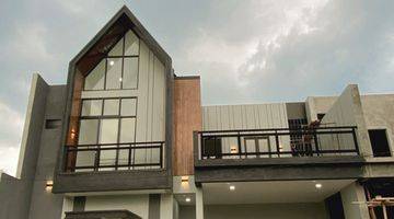 Gambar 2 Rumah 2 Lantai Scandinavian, Carport 2 Mobil Dan Balkon Mewah 