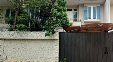 tampak depan intercon rumah 2 lantai 