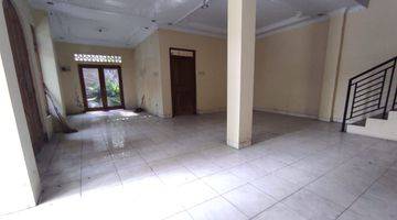 Gambar 5 Dijual Rumah 3 lantai di Danukusuman Serengan