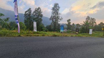 Gambar 5 Tanah dengan pemandangan gunung lawu di pinggir jalan raya blumbang tawangmangu,