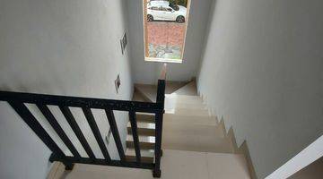 Gambar 3 Rumah Bagus 2 lantai full furnish Kartasura, solo