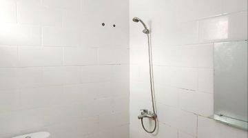 kamar mandi dijual rumah 2 lantai di