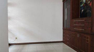 Gambar 2 Rumah Bagus di Jl. Mediterania, jalan 4 mobil