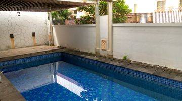 Gambar 2 Rumah Gaya Jepang Minimalis dengan swimming pool