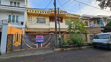 Gambar 1 Rumah Janur Elok Jalan Besar