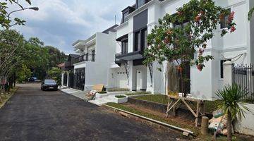 Gambar 4 Rumah Mewah Baru Classic Modern Semi Furnished Lokasi Depan Taman Di Bintaro Jaya