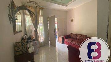 ruang keluarga rumah asri di river park