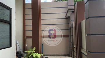 tampak depan rumah murah 2 lantai di