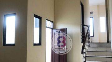 ruang keluarga rumah murah 2 lantai di