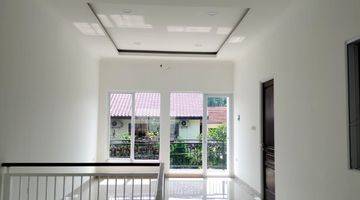 Gambar 2 Rumah Griya Loka Bsd Gaya Classic Brand New, Dekat Pasar Modern