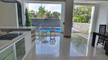 Gambar 4 Modern House With Pool  And Furnished For A Family