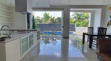 Gambar 1 Modern House With Pool  And Furnished For A Family