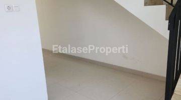kolam renang rumah 2 lantai royal paka