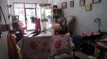 ruang tamu rumah bagus di ngagel jaya
