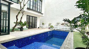 Gambar 1 Rumah Cantik 3 Lantai Dalam Town House 