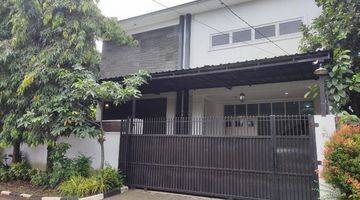 tampak depan rumah bagus asri cantik, semi