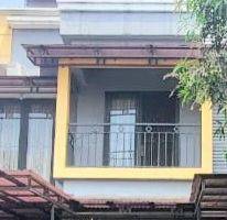 tampak depan rumah 2 lantai di di