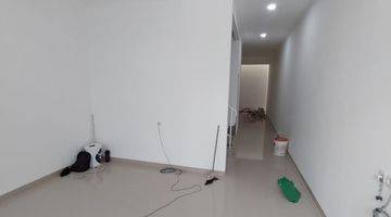 Gambar 2 **rumah 3 Lantai Bagus Selatan**