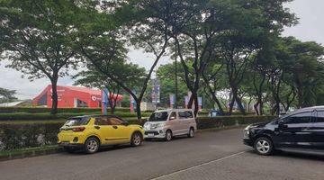 Gambar 2 Ruko di Ruko Toll Boulevard, Tangerang, Hadap Jalan Raya Utama