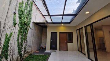 Gambar 4 Rumah di Cluster Illustria, Tangerang, telah renov, 2 Lantai, Keren Abis,Canopy