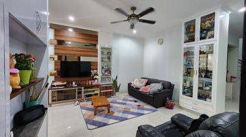 Gambar 1 Casa Jardin jual cepat full renov 2.5 lantai dekat taman lokasi bagus 