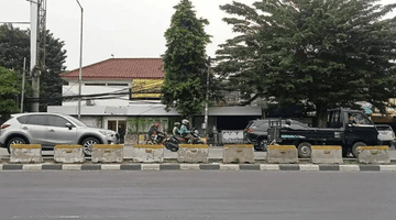 Gambar 1 Rumah Di Area Komersial Kebon Baru Tebet